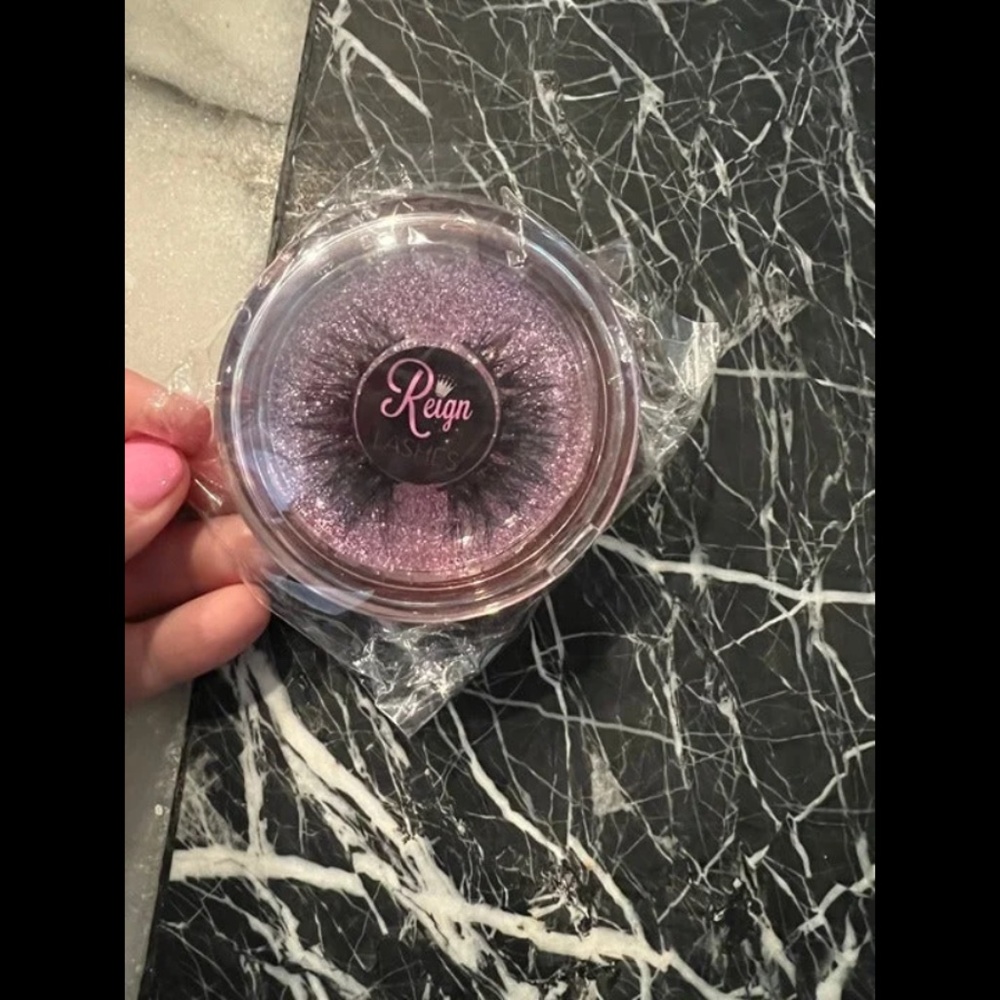 Reign lashes Style Cali - brand new still in packaging